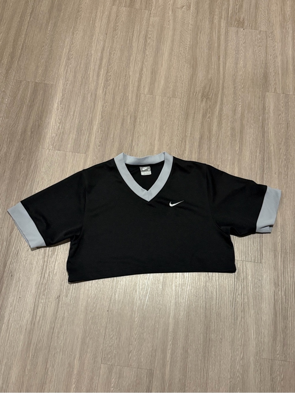 Vintage Nike Women’s Top cropped Sz M Black
Good condition